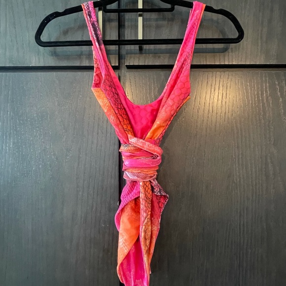 One piece swimsuit - Picture 2 of 4